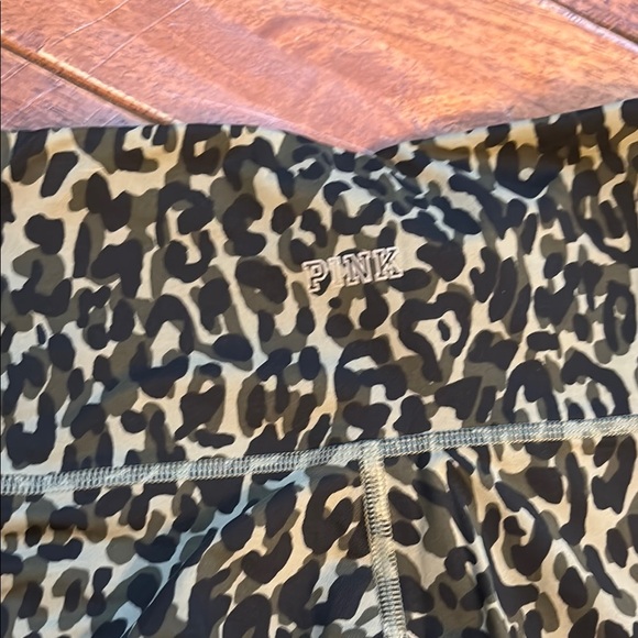 Victoria’s Secret pink camo print ultimate leggings sz sm - Picture 4 of 4